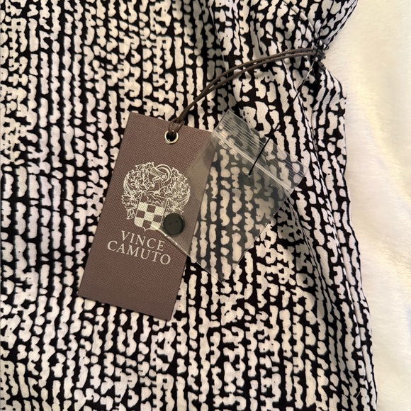 Vince Camuto Women's Black and White Patterned Top - Picture 5 of 6